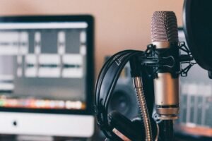 Lire la suite à propos de l’article Créer un podcast avec une voix IA : Économisez du temps
