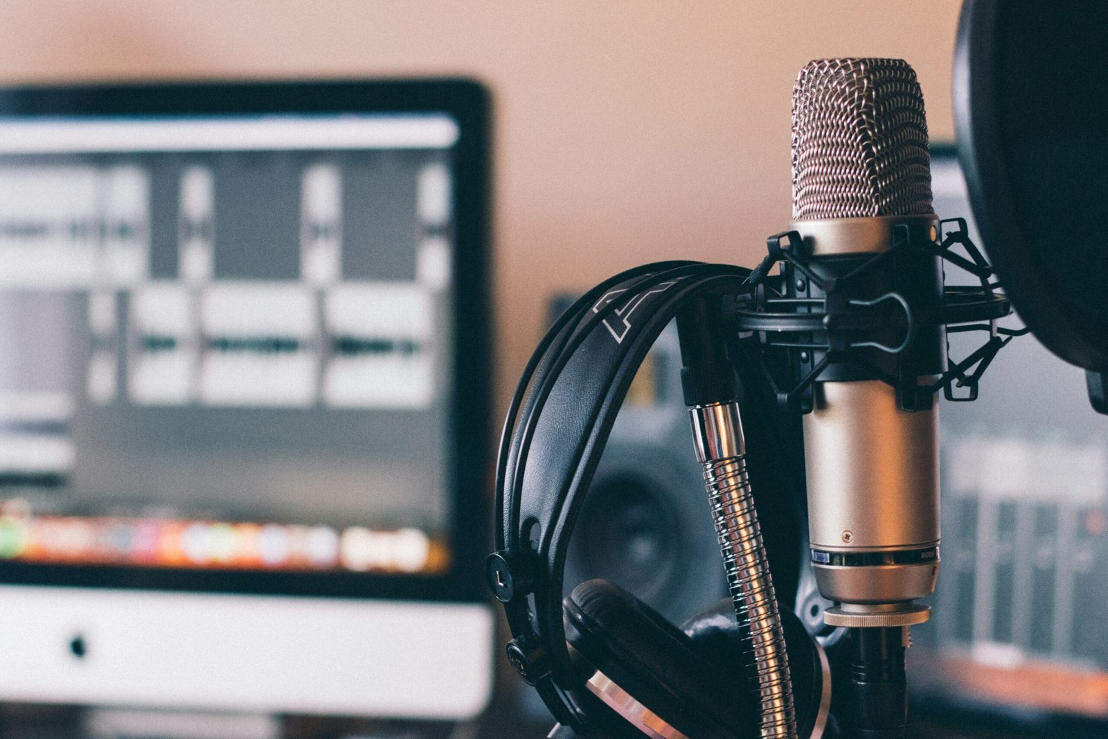 Lire la suite à propos de l’article Créer un podcast avec une voix IA : Économisez du temps